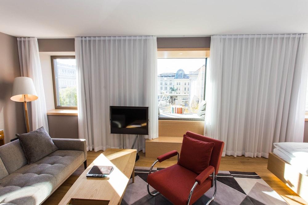 The Guesthouse Wien Exteriör bild A room at the Hotel