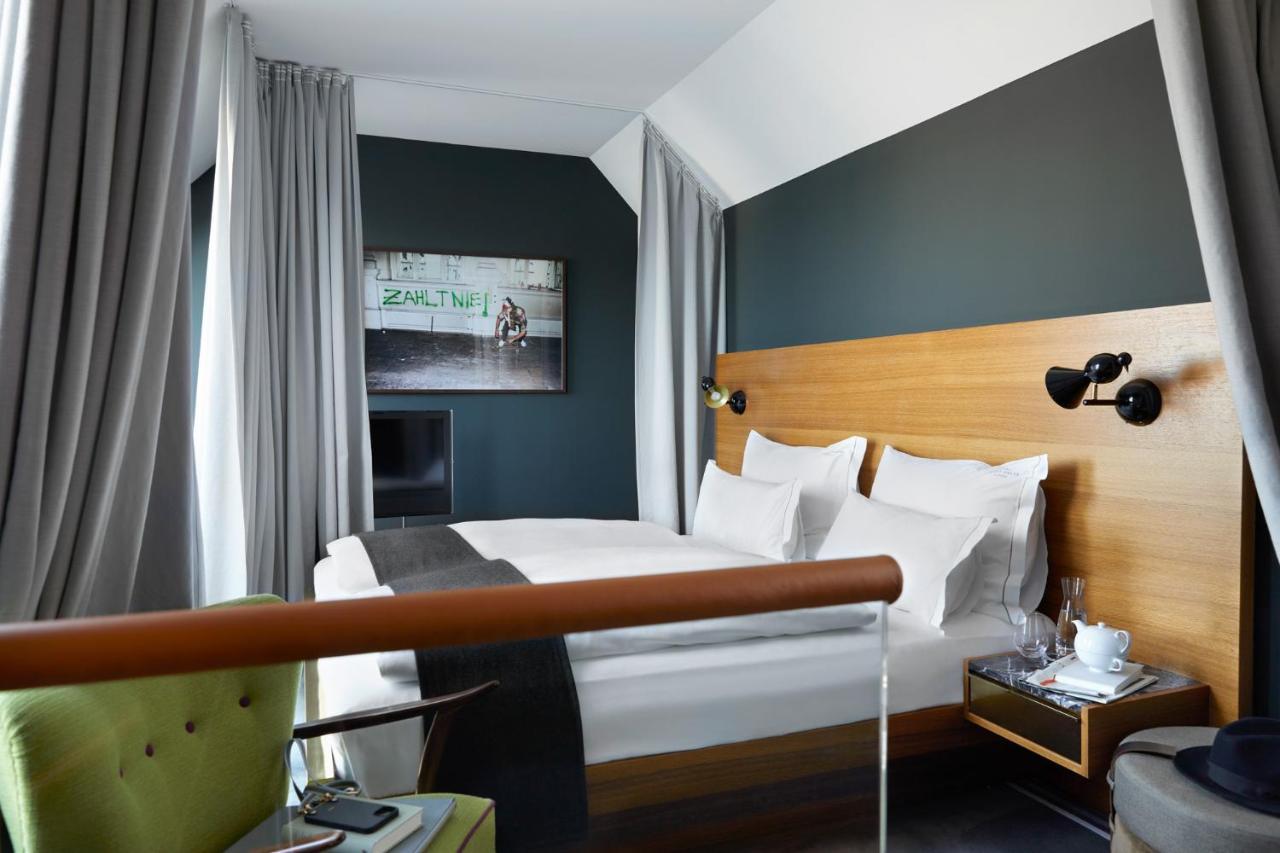 The Guesthouse Wien Exteriör bild A room at the hotel