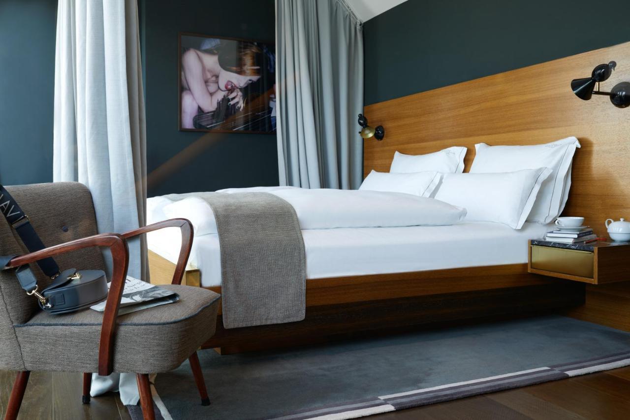 The Guesthouse Wien Exteriör bild A bedroom at the Hotel