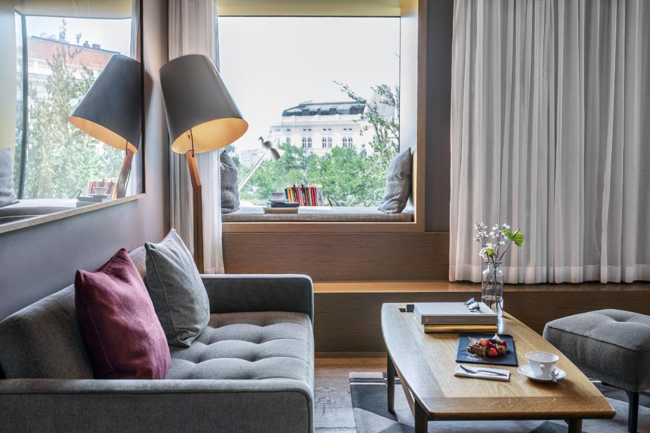 The Guesthouse Wien Exteriör bild A suite at the hotel