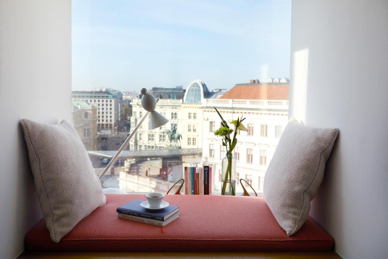 The Guesthouse Wien Exteriör bild A window seat