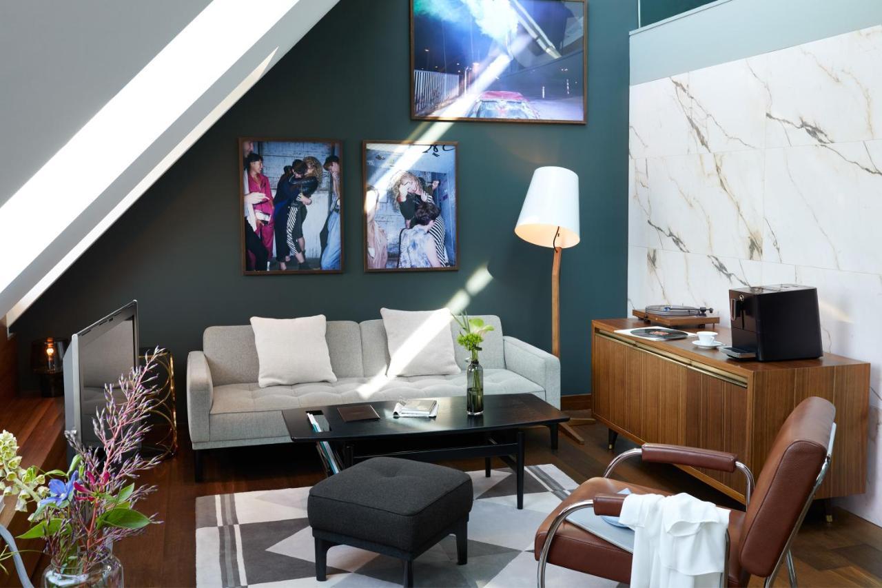 The Guesthouse Wien Exteriör bild The office of the head coach of the national team