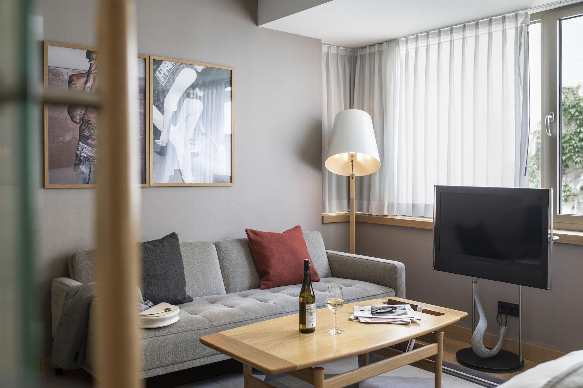 The Guesthouse Wien Exteriör bild A living room at the hotel