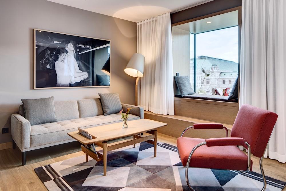 The Guesthouse Wien Exteriör bild Suite