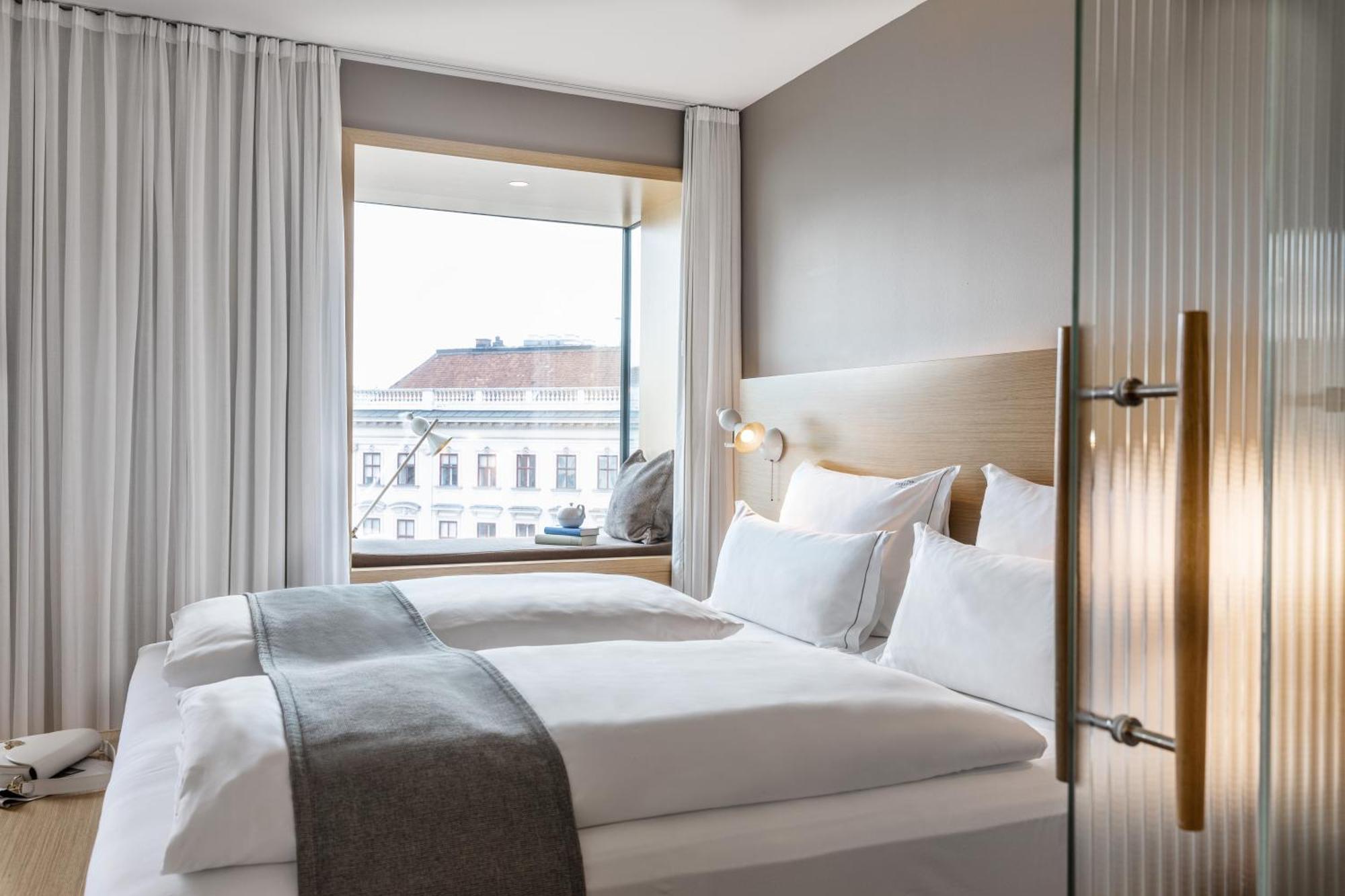 The Guesthouse Wien Exteriör bild A room at the hotel
