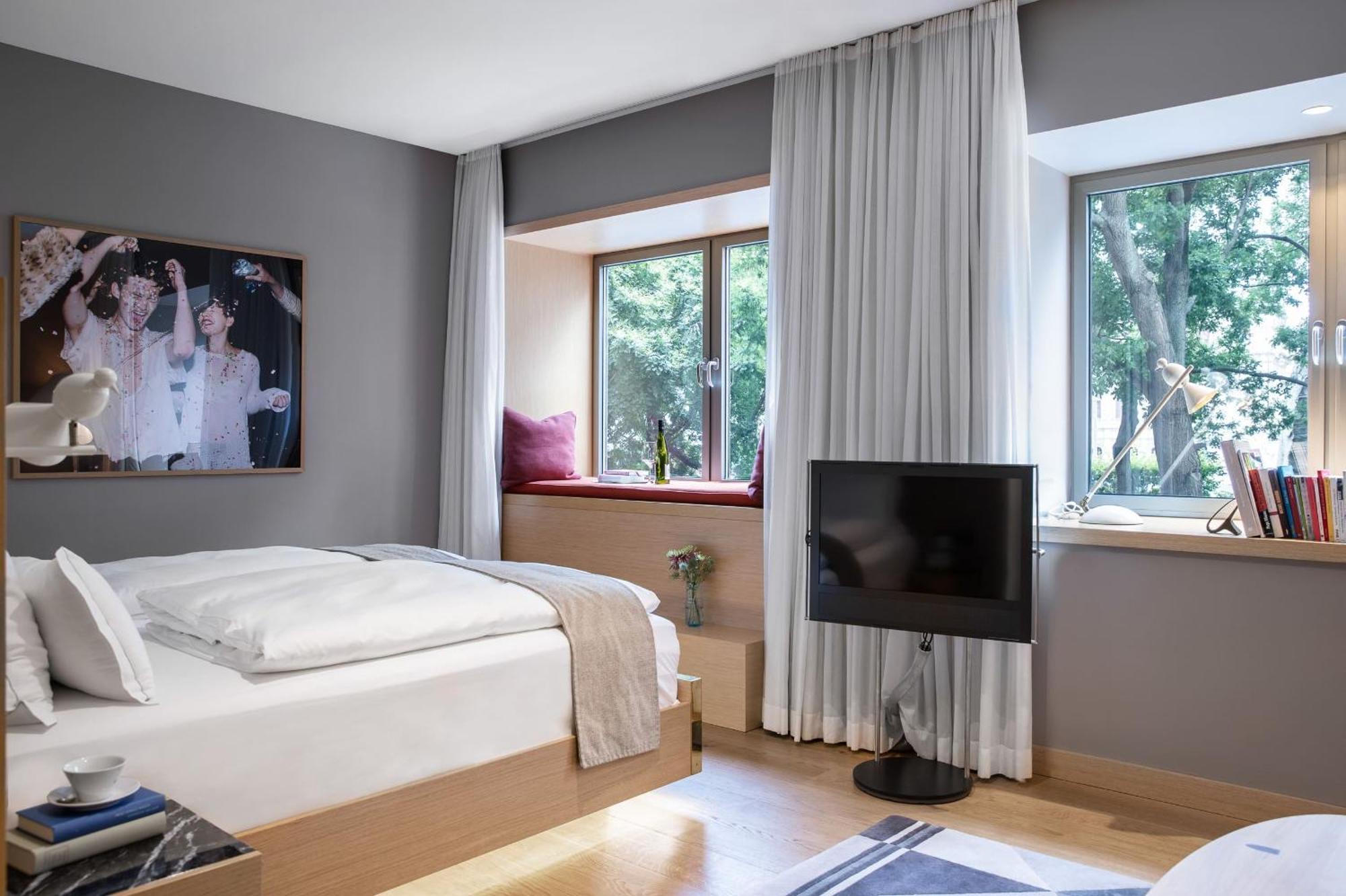 The Guesthouse Wien Exteriör bild A room at the hotel