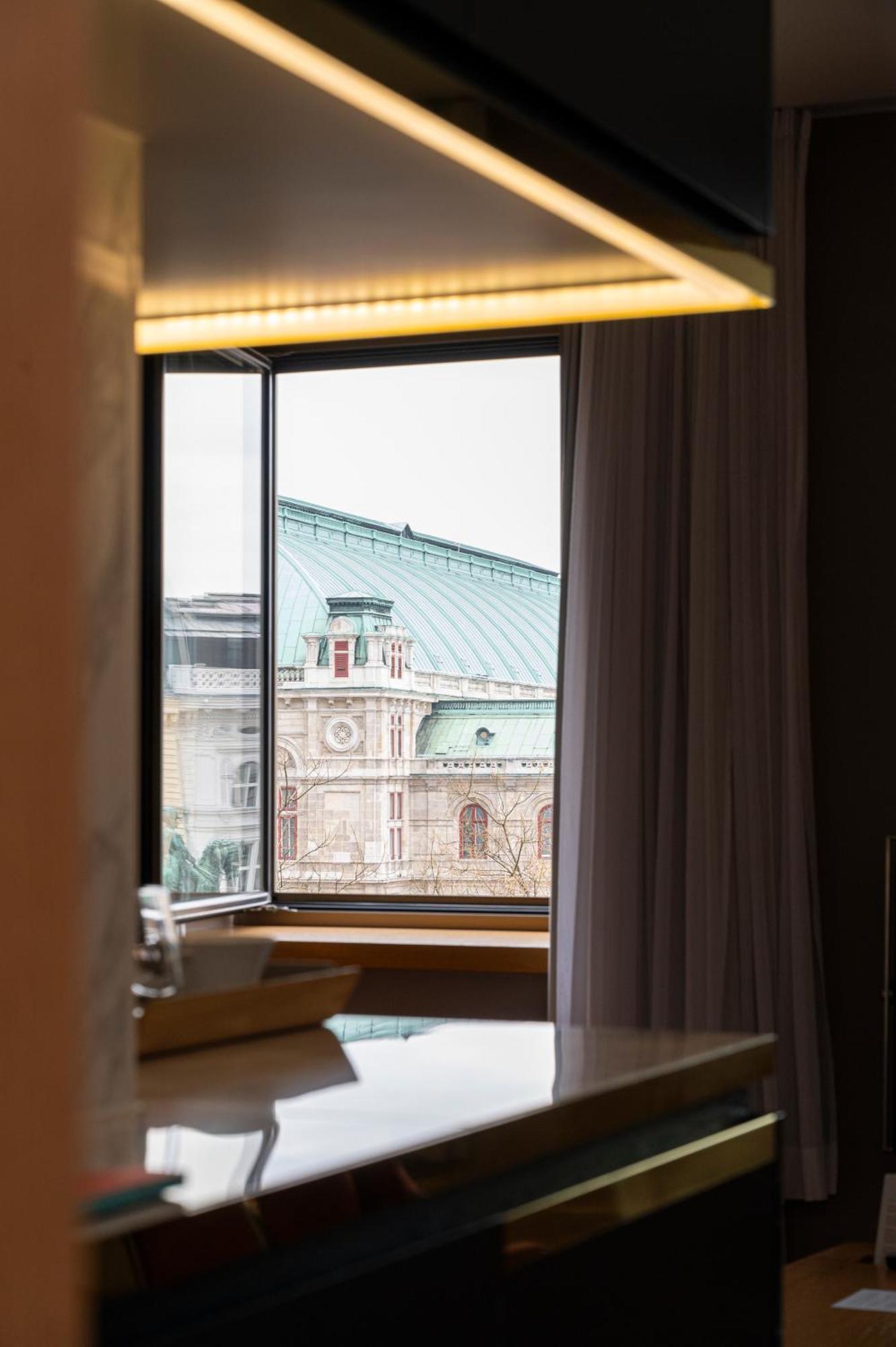 The Guesthouse Wien Exteriör bild A window with a curtain