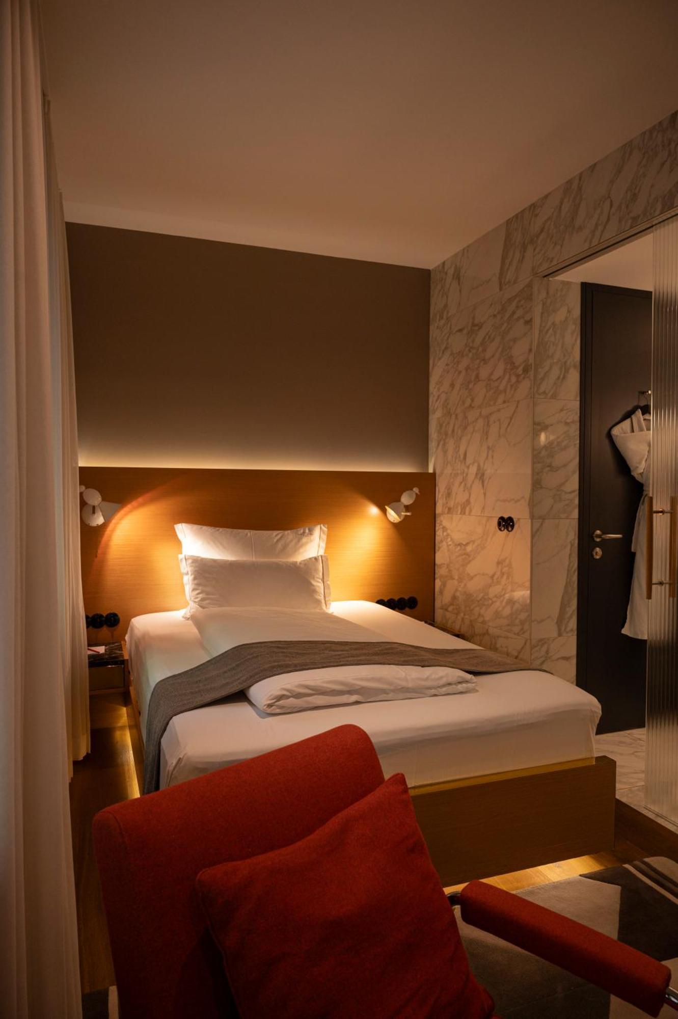 The Guesthouse Wien Exteriör bild A bedroom at the hotel