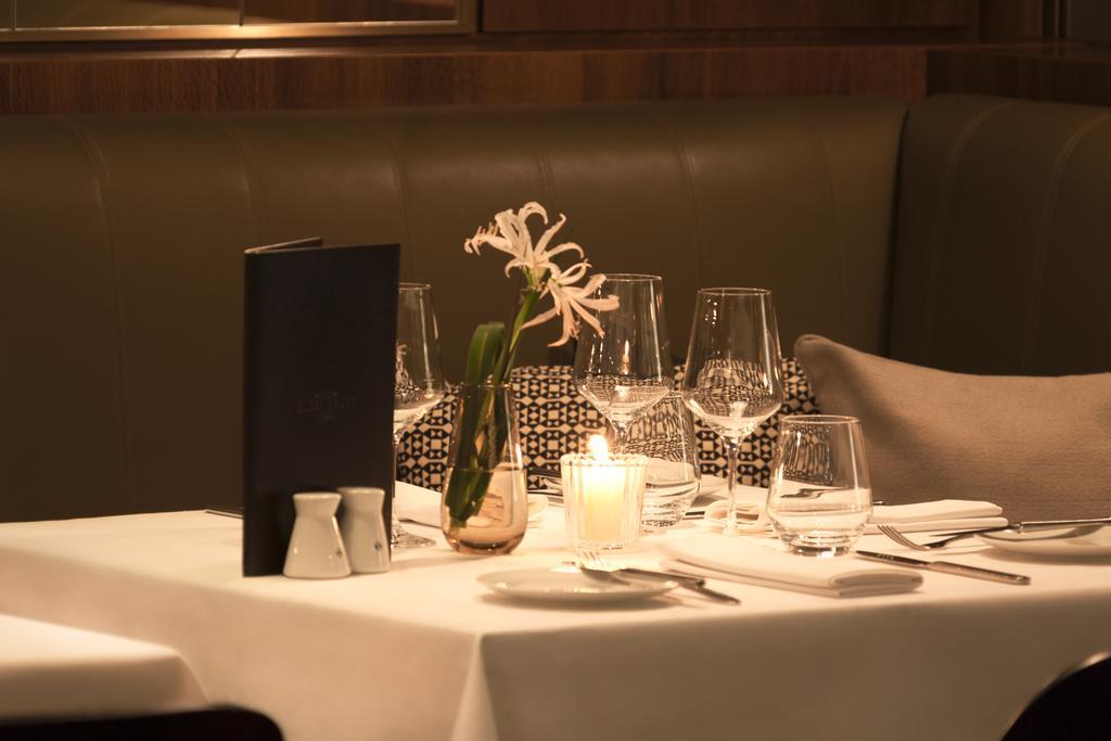 The Guesthouse Wien Exteriör bild A table at a restaurant