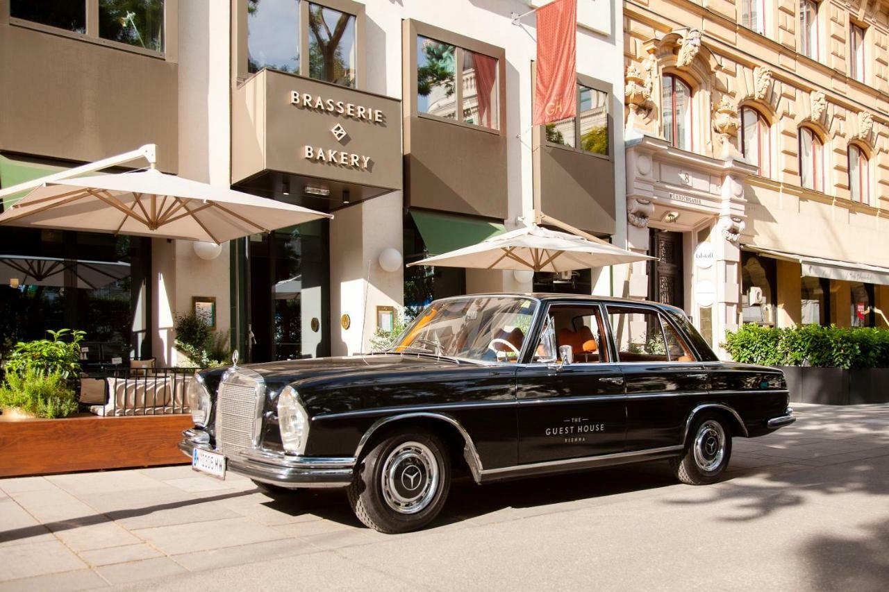 The Guesthouse Wien Exteriör bild Mercedes-Benz 600
